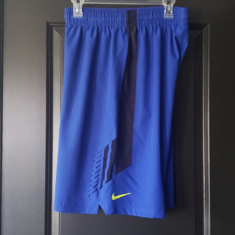Men's Nike Basketball Shorts, Size L